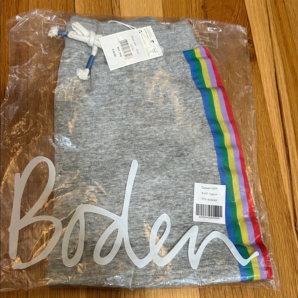 Mini Boden Gray skirt with Rainbow Stripes. Size 8-9
